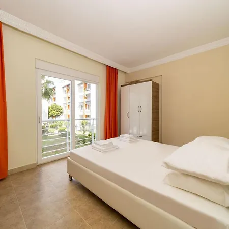 With Shared Pool In Apartamento Antalya